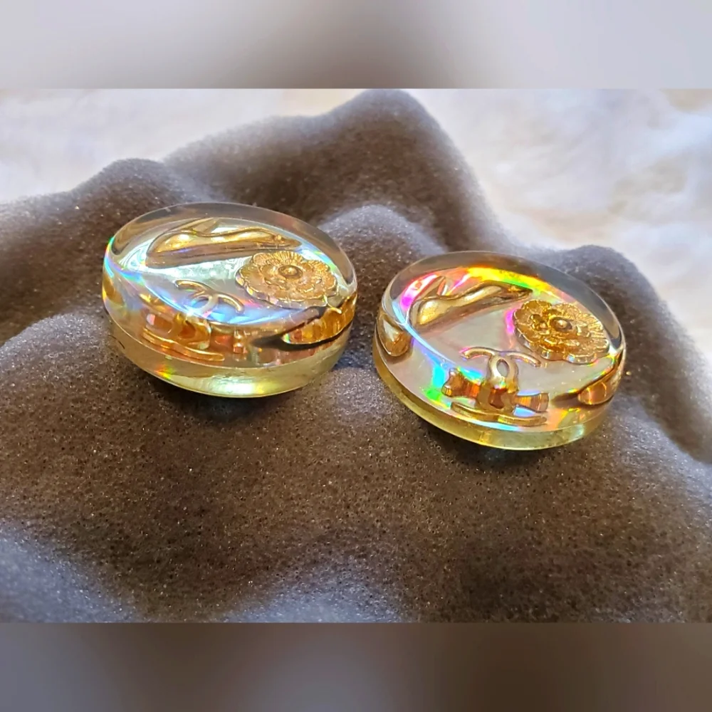 Chanel 1997 CC Gold Plated Resin Camellia Button Clip On Earrings - Picture 7 of 10